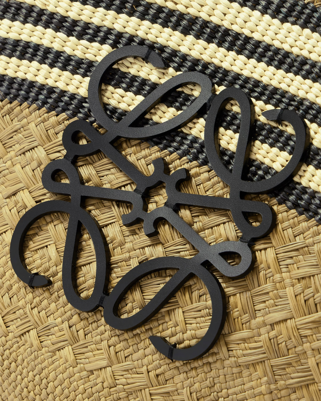 Loewe Paula's Ibiza Anagram Basket medium raffia tote